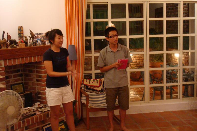 2009 (75).JPG - July 13, 2009 迎新送舊(老師家) [newcomer welcome party]-3