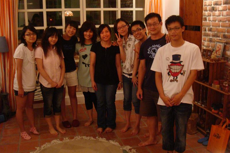 2009 (77).JPG - July 13, 2009 迎新送舊(老師家) [newcomer welcome party]-5