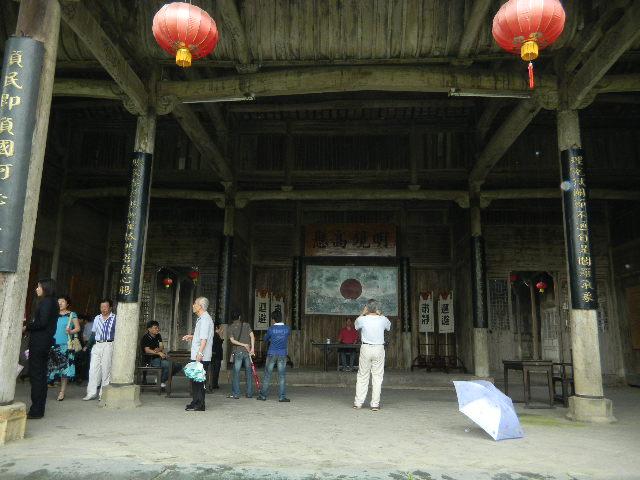 江西2010.6 039.jpg - June 5-13, 2010 武漢中科院水生所演講後江西行 (景德鎮, 浮樑古縣衙) [Trip to Jingdezhen, Jiangxi, China]-6