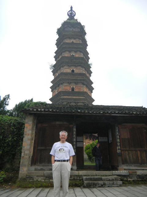 江西2010.6 110.jpg - June 5-13, 2010 武漢中科院水生所演講後江西行 (景德鎮, 浮樑古縣衙) [Trip to Jingdezhen, Jiangxi, China]-12