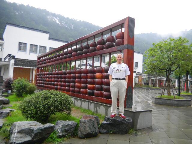 江西2010.6 214.jpg - June 5-13, 2010 武漢中科院水生所演講後江西行 (婺源恩溪延村) [Trip to Yan-xi-yan village, Jiangxi, China]-3