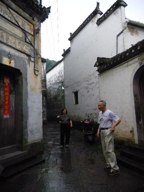 江西2010.6 229.jpg - June 5-13, 2010 武漢中科院水生所演講後江西行 (婺源恩溪延村) [Trip to Yan-xi-yan village, Jiangxi, China]-7