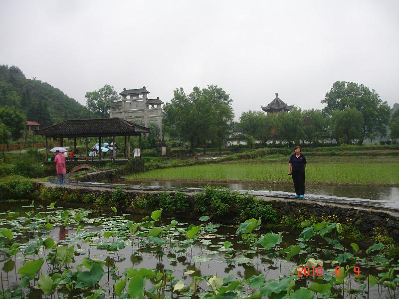 DSC00013.JPG - June 5-13, 2010 武漢中科院水生所演講後江西行 (婺源李坑) [Trip to Likeng, Jiangxi, China]-3