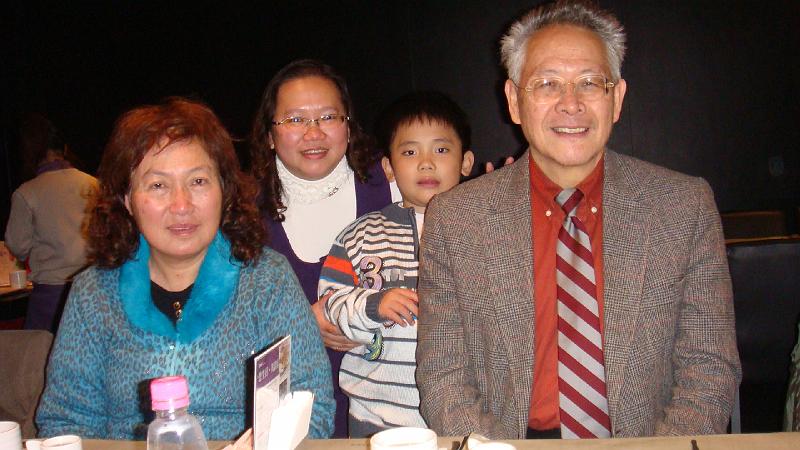 DSC09517.JPG - Jan 09, 2011 老師慶生會(基隆陶板屋) [Birthday Party for Prof. Shi-Yen Shiau (Taoban House)]-4