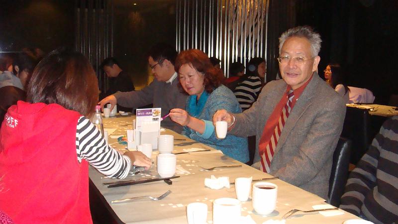 DSC09518.JPG - Jan 09, 2011 老師慶生會(基隆陶板屋) [Birthday Party for Prof. Shi-Yen Shiau (Taoban House)]-5