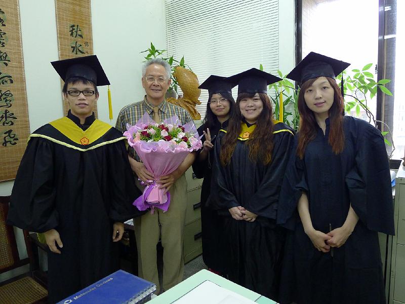 P1000411.JPG - June 10, 2011 海洋大學畢業典禮 [Graduation]-1