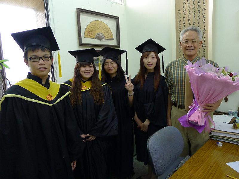 P1000414.JPG - June 10, 2011 海洋大學畢業典禮 [Graduation]-3
