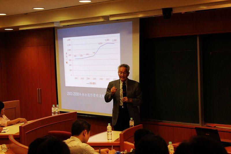 gallery_1038_1866225_91171.jpg - Oct 18, 2012 亞州大學生物科技系專題演講-2