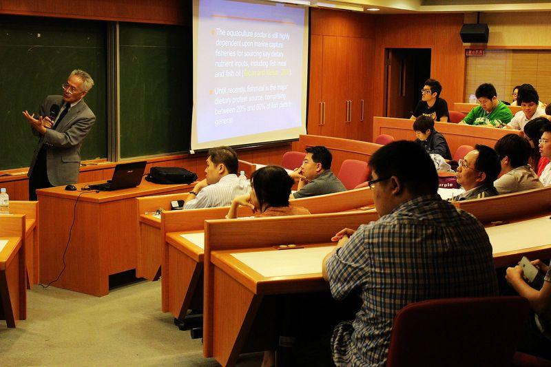 gallery_1038_3268850_91171.jpg - Oct 18, 2012 亞州大學生物科技系專題演講-4