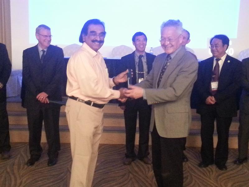 2013-05-01 18.27.27.jpg - Apr 28-May 3, 2013 亞水會第43次理事會議 (韓國，Yeosu) [Asian Fisheries Society 43rd Council Meeting (Korea, Yeosu)]-3