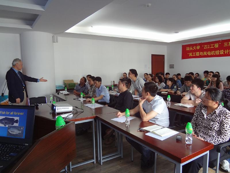 DSC02001.JPG - Nov 9-11, 2013 汕頭大學演講與參訪(中國大陸，廣東省汕頭市) [Visite Shantou University (Shantou, China)]-11