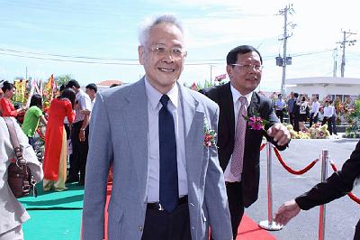 1150182_228985950589006_522983467_n.jpg - Aug 2-6, 2013 昇龍蝦苗場開幕典禮 (寧順，越南)-12