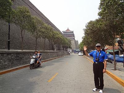 DSC00461.JPG - Aug 23-30, 2013 廣州海因特公司(海大集團)邀請參訪旅遊-陜西，西安 (西安古城牆)-2