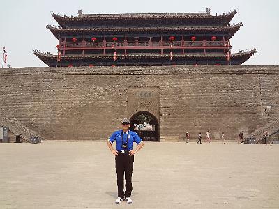 DSC00476.JPG - Aug 23-30, 2013 廣州海因特公司(海大集團)邀請參訪旅遊-陜西，西安 (西安古城牆)-8