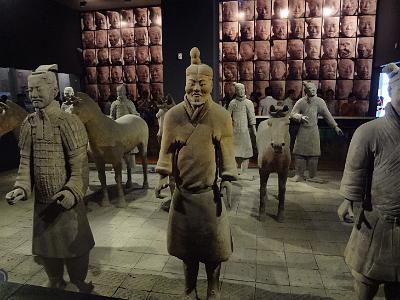 DSC00574.JPG - Aug 23-30, 2013 廣州海因特公司(海大集團)邀請參訪旅遊-陜西，西安 (陜西歷史博物館)-4