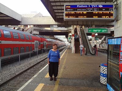 DSC01883.JPG - Oct 5-13, 2013 第十屆國際吳郭魚養殖學術研討會(ISTA10)-以色列，耶路撒冷(前往特拉維夫之火車)-1