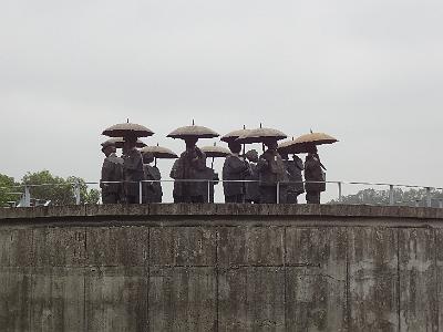 DSC01975.JPG - Nov 9-17, 2013 第九屆世界華人魚蝦營養學術研討會(9th SWCSNFFS) -中國大陸，廈門(會前至汕頭大學演講與參訪-雕塑家朱銘作品 )-1