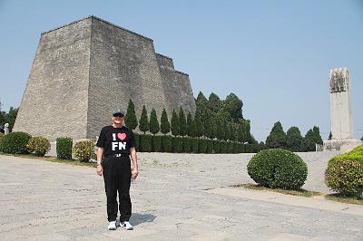 IMG_8319.JPG - Aug 23-30, 2013 廣州海因特公司(海大集團)邀請參訪旅遊-陜西，西安 (乾陵)-7