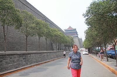 IMG_8352.JPG - Aug 23-30, 2013 廣州海因特公司(海大集團)邀請參訪旅遊-陜西，西安 (西安古城牆)-5