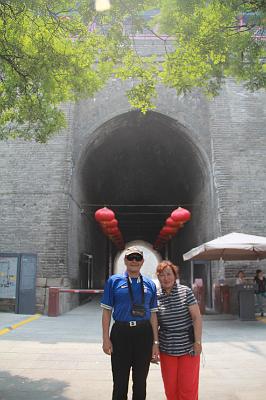 IMG_8354.JPG - Aug 23-30, 2013 廣州海因特公司(海大集團)邀請參訪旅遊-陜西，西安 (西安古城牆)-1