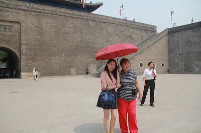 IMG_8362.JPG - Aug 23-30, 2013 廣州海因特公司(海大集團)邀請參訪旅遊-陜西，西安 (西安古城牆)-9