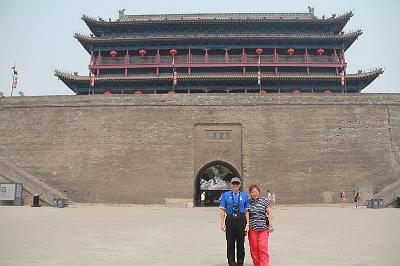 IMG_8364.JPG - Aug 23-30, 2013 廣州海因特公司(海大集團)邀請參訪旅遊-陜西，西安 (西安古城牆)-10