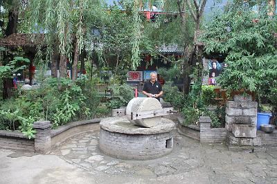 IMG_8658.JPG - Aug 23-30, 2013 廣州海因特公司(海大集團)邀請參訪旅遊-陜西，西安 (老陜北飯庄)-5