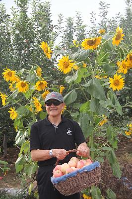 IMG_8809.JPG - Aug 23-30, 2013 廣州海因特公司(海大集團)邀請參訪旅遊-陜西，西安 (蘋果園)-4