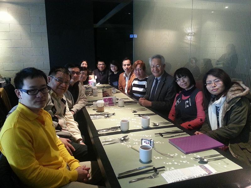20140104_122744.jpg - Jan 04, 2014 老師慶生會(基隆陶板屋)[Birthday Party for Prof. Shi-Yen Shiau (Taoban House)]-3