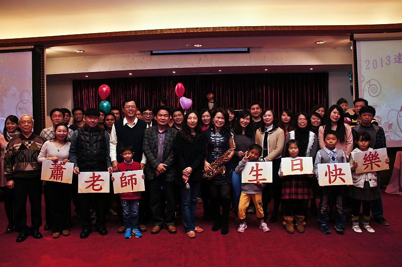 DSC03798.JPG - Jan 04, 2014 達邦蛋白祝賀老師生日[Birthday Party for Prof. Shi-Yen Shiau (DaBomb Protein)]-1