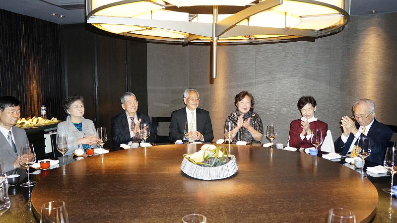 104.4.17--講座教授會議2.JPG - Apr 17, 2015 國立屏東科技大學頒發終身講座教授聘書(講座教授會議)-3