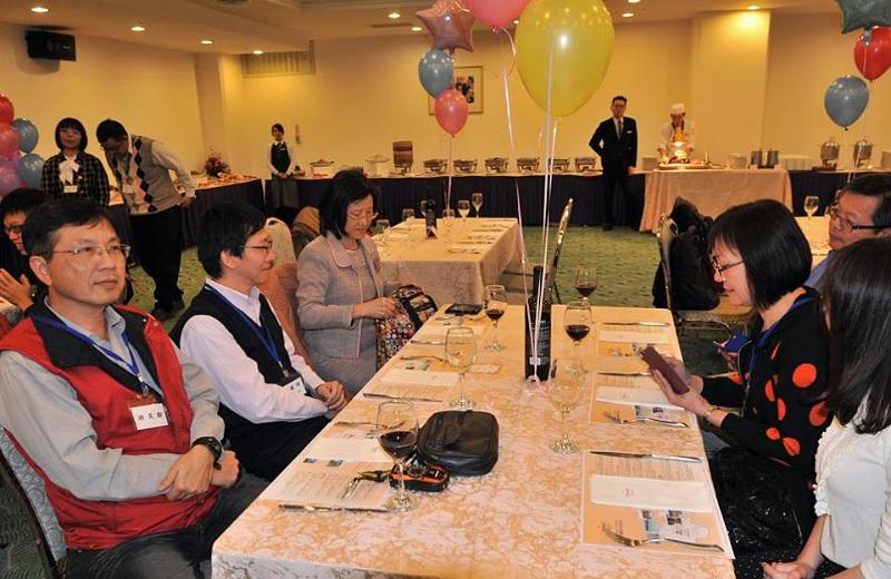 100.jpg - Jan 09, 2016 老師榮退暨70大壽生日 (台中)-84
