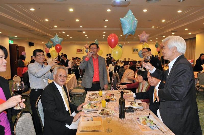 105.jpg - Jan 09, 2016 老師榮退暨70大壽生日 (台中)-88