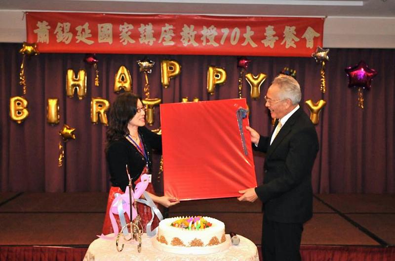 160.jpg - Jan 09, 2016 老師榮退暨70大壽生日 (台中)-131