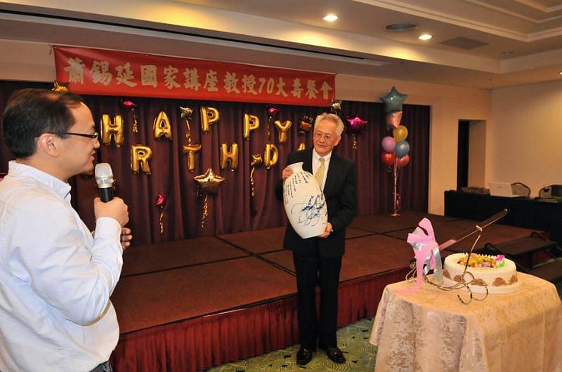 168.jpg - Jan 09, 2016 老師榮退暨70大壽生日 (台中)-139