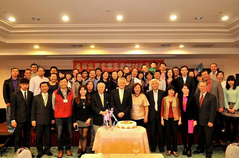 176.jpg - Jan 09, 2016 老師榮退暨70大壽生日 (台中)-145