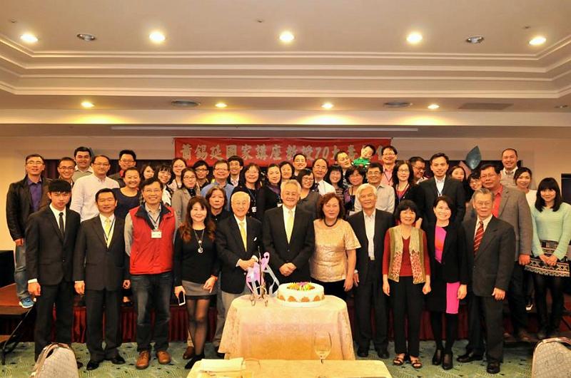 178.jpg - Jan 09, 2016 老師榮退暨70大壽生日 (台中)-147