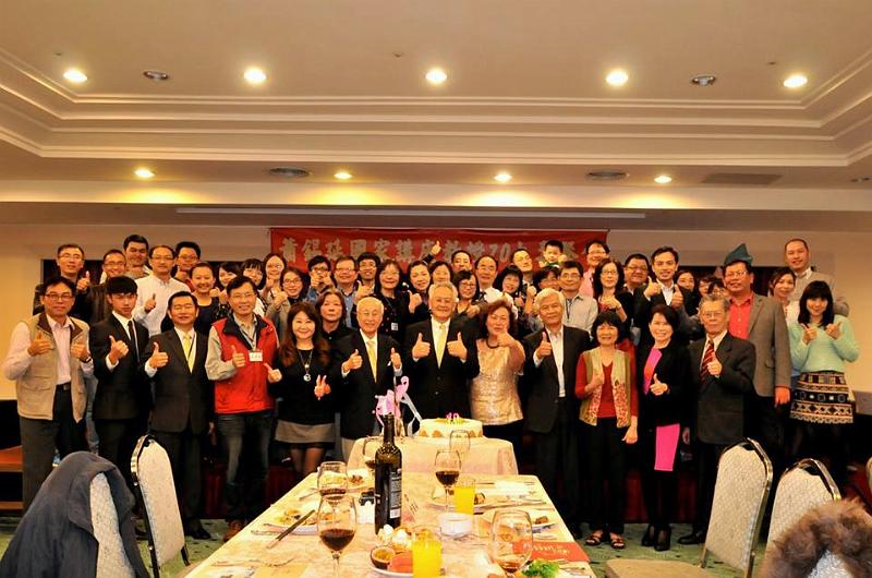 180.jpg - Jan 09, 2016 老師榮退暨70大壽生日 (台中)-149