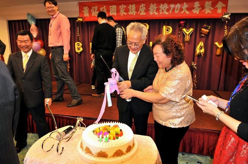 182.jpg - Jan 09, 2016 老師榮退暨70大壽生日 (台中)-151