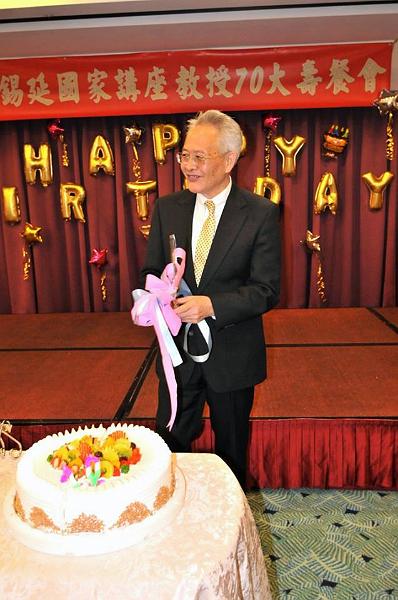 186.jpg - Jan 09, 2016 老師榮退暨70大壽生日 (台中)-154