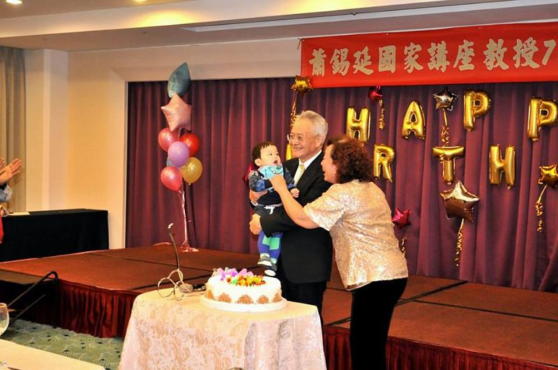 189.jpg - Jan 09, 2016 老師榮退暨70大壽生日 (台中)-157