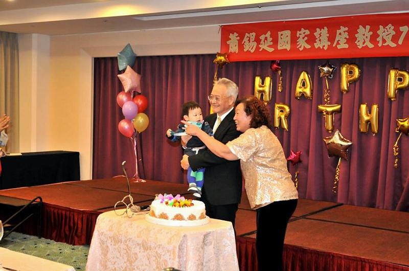 190.jpg - Jan 09, 2016 老師榮退暨70大壽生日 (台中)-158