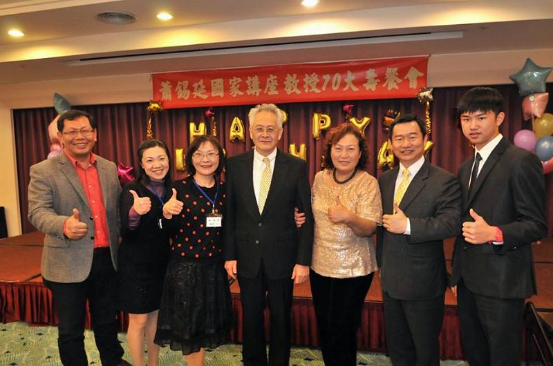 202.jpg - Jan 09, 2016 老師榮退暨70大壽生日 (台中)-167