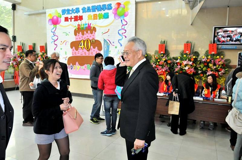 24.jpg - Jan 09, 2016 老師榮退暨70大壽生日 (台中)-24