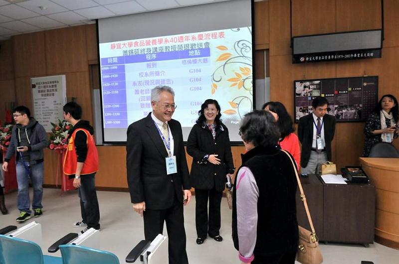 26.jpg - Jan 09, 2016 老師榮退暨70大壽生日 (台中)-26
