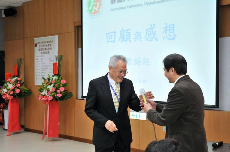 39.jpg - Jan 09, 2016 老師榮退暨70大壽生日 (台中)-40