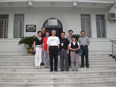 2001 (26).jpg - Sep 16~24, 2001--Institute of Hydroobiology, The Chinese Academy of Sciences (Wuhan, PRC)