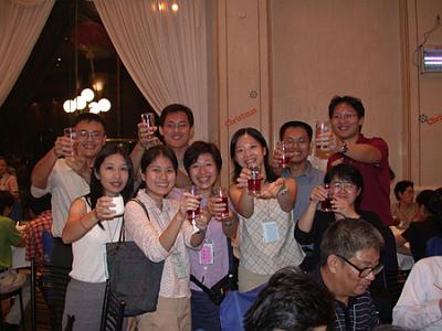 2001 (25).jpg - Sep-16~24-2001-世華會晚宴之二-
