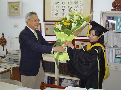 2005 (15).jpg - Jun 11, 2005--畢業典禮之六