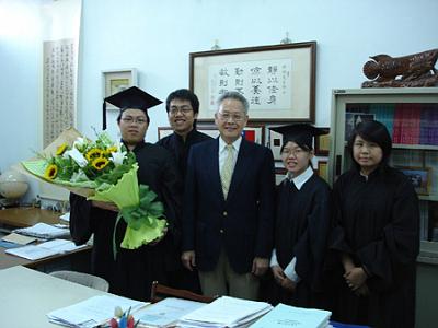 2005 (17).jpg - Jun 11, 2005--畢業典禮之八